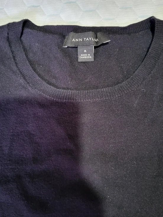 Ann Taylor Womens Black Crewneck Short Sleeve Sweater Top - Picture 2 of 5